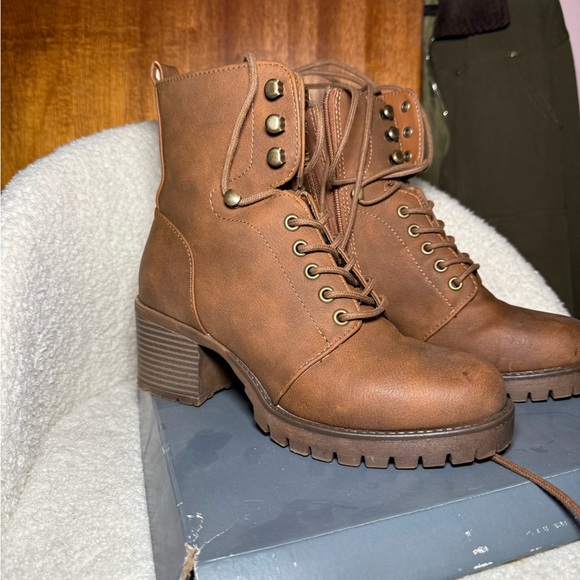 Universal Thread Brown Lace-Up Block Heel Ankle Boots - Picture 2 of 5